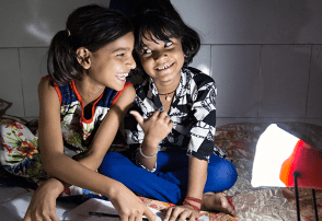 등유 램프의 어둠을 걷어내다: 디라이트(d.light)의 임팩트 경영과 변화 이론 _